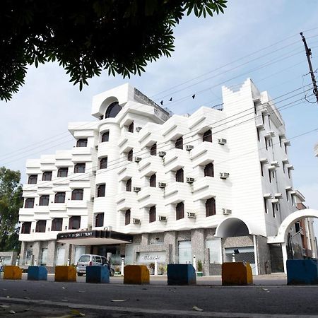 Hotel Krishna Palace Ayodhya Εξωτερικό φωτογραφία