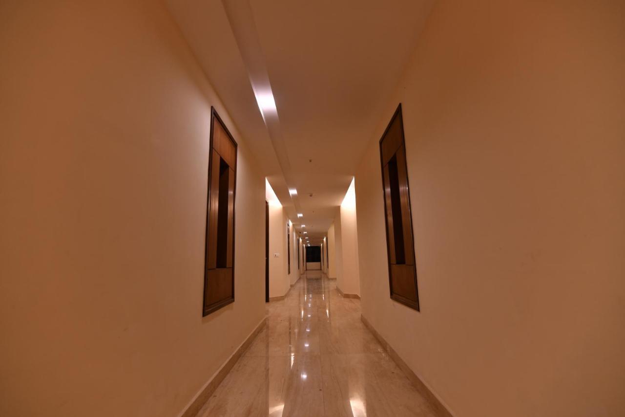 Hotel Krishna Palace Ayodhya Εξωτερικό φωτογραφία