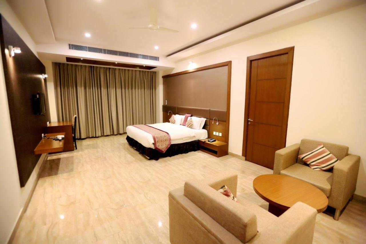Hotel Krishna Palace Ayodhya Εξωτερικό φωτογραφία