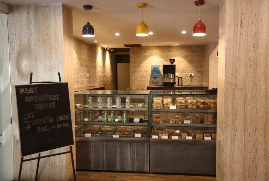 Hotel Krishna Palace Ayodhya Εξωτερικό φωτογραφία