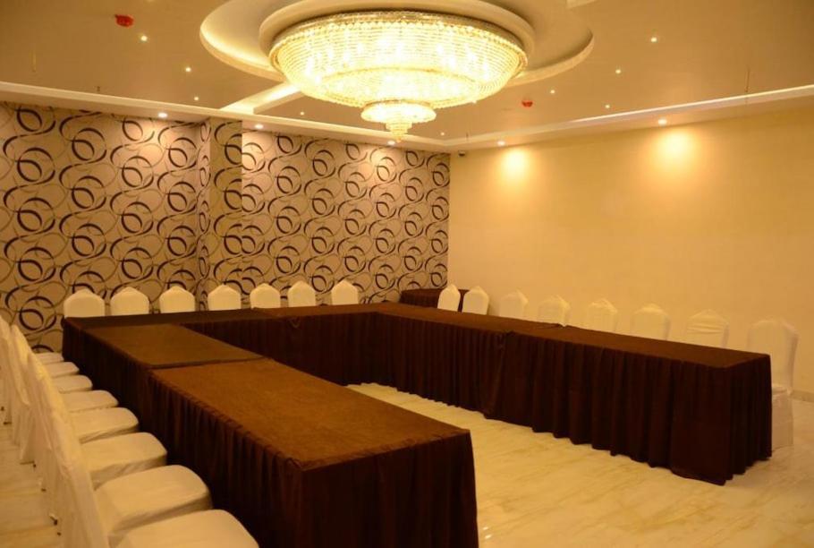 Hotel Krishna Palace Ayodhya Εξωτερικό φωτογραφία