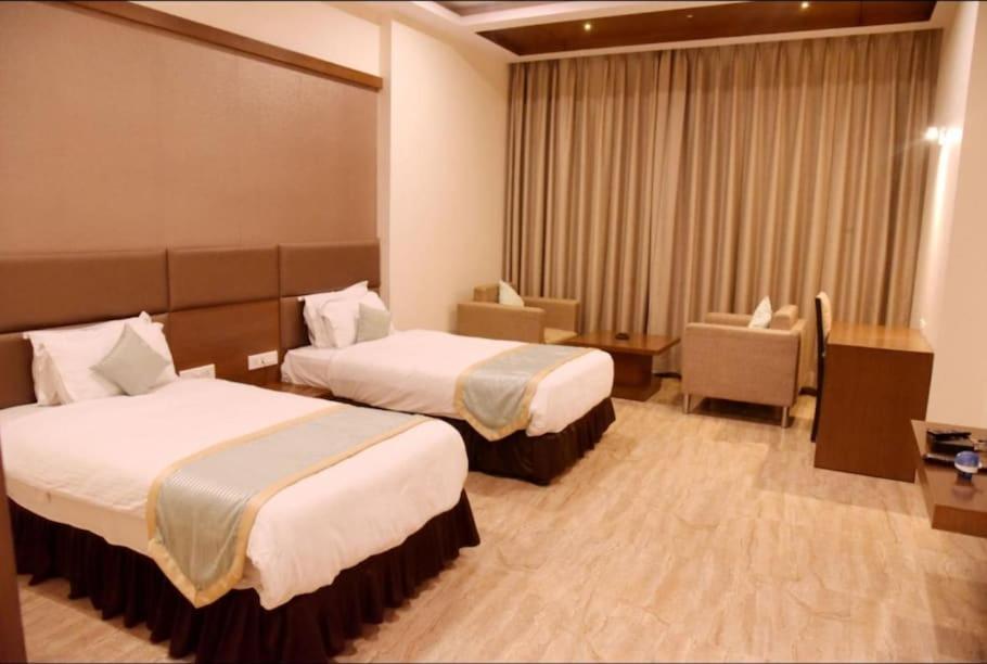 Hotel Krishna Palace Ayodhya Εξωτερικό φωτογραφία