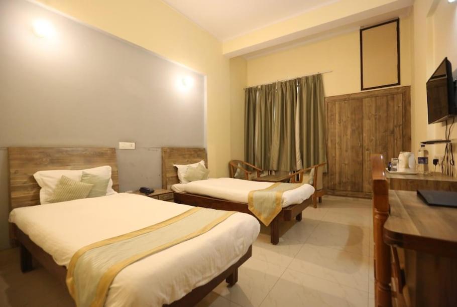 Hotel Krishna Palace Ayodhya Εξωτερικό φωτογραφία