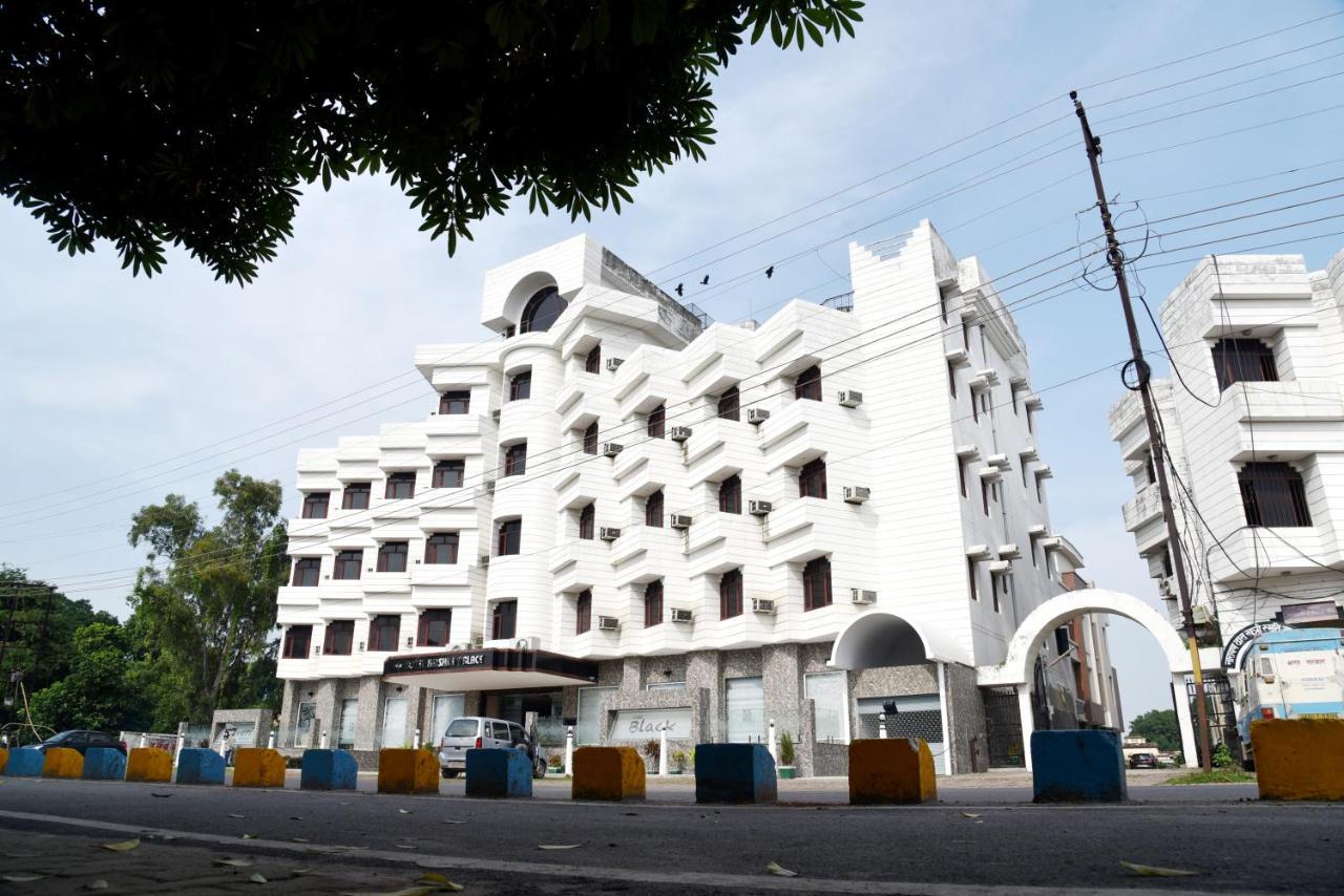 Hotel Krishna Palace Ayodhya Εξωτερικό φωτογραφία